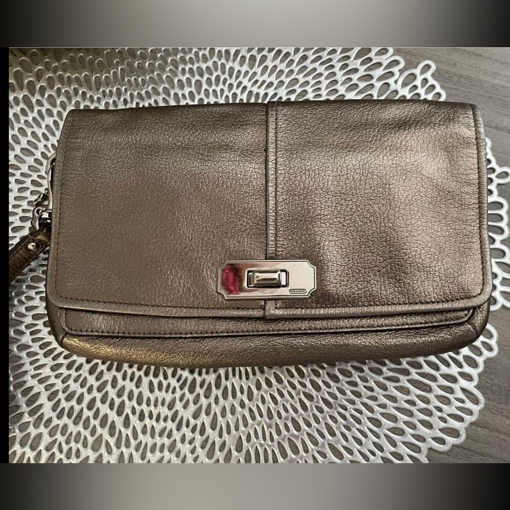 Coach clutch metallic